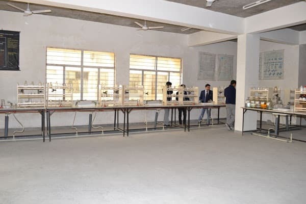 Vidya Bhavan College of Pharmacy Kanpur laboratory and Library photo 2