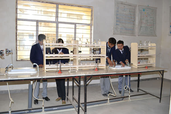 Vidya Bhavan College of Pharmacy Kanpur laboratory and Library photo 4