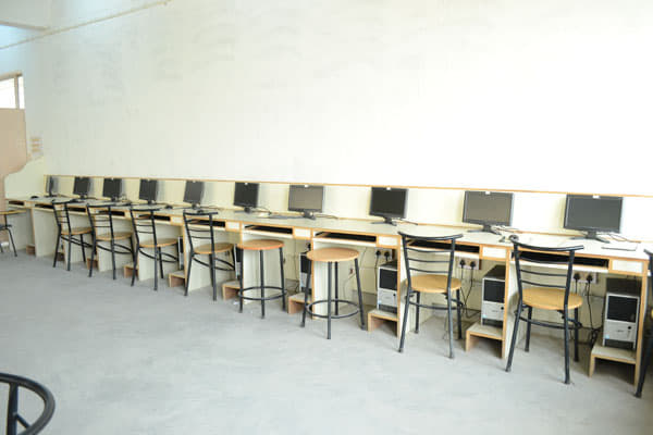 Vidya Bhavan College of Pharmacy Kanpur laboratory and Library photo 7