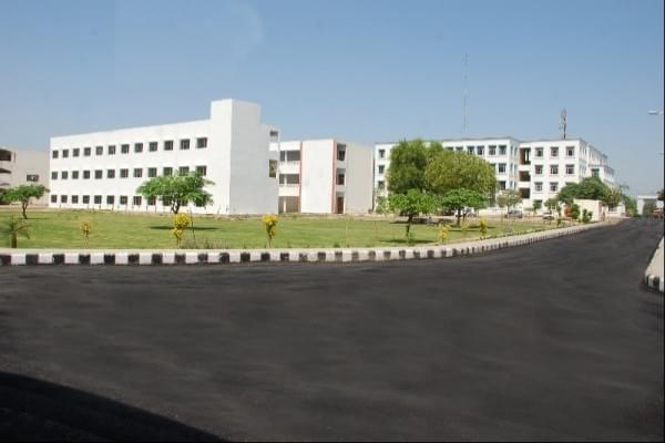 Guru Kashi University Bathinda Academic Building photo 1