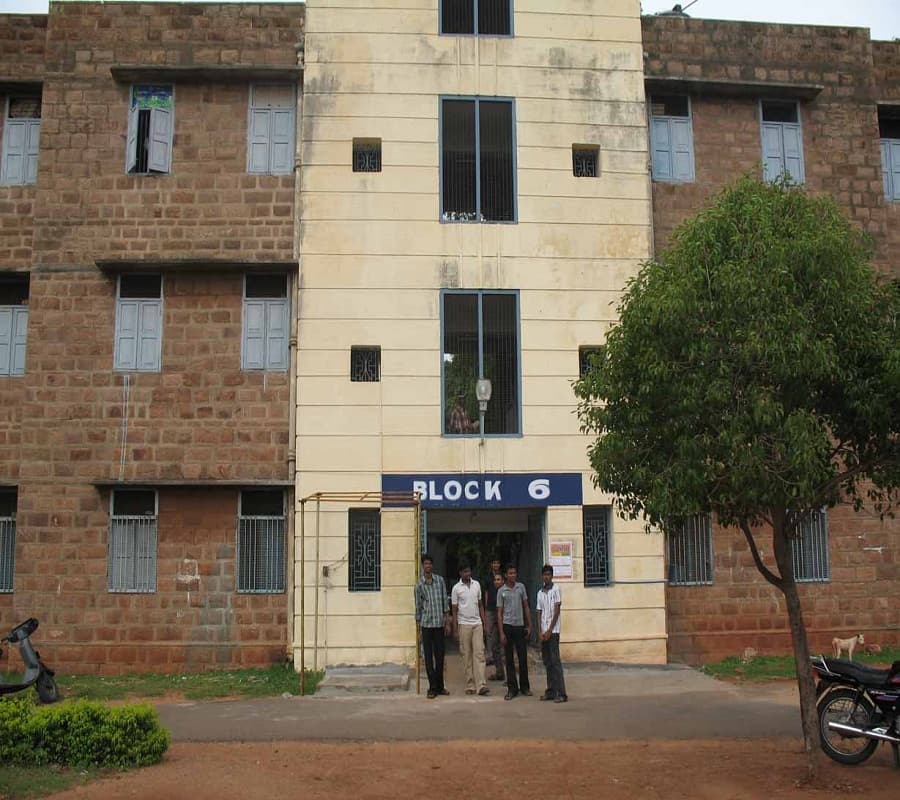 Andhra University Visakhapatnam Campus Building photo 3