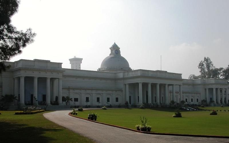 IIT Roorkee Academic Building photo 2