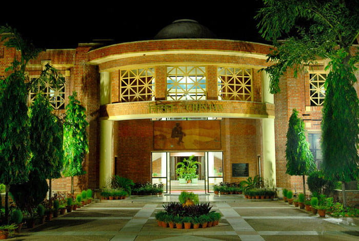 IIM Lucknow Academic Building photo 15