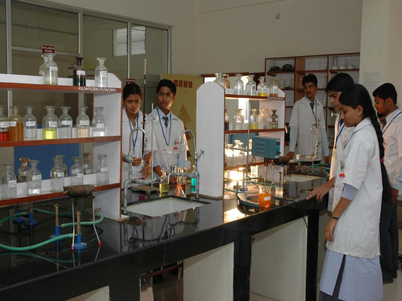 Sinhgad Institute of Pharmacy Narhe Labs photo 1