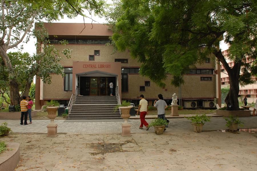 MAMC Delhi Library photo 12