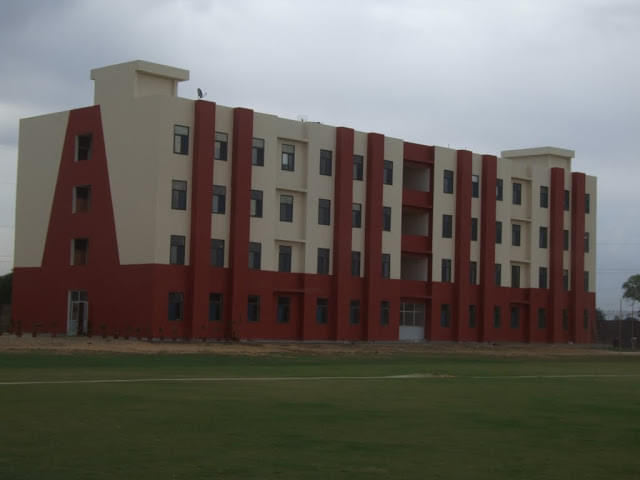 Shobhit University Meerut Academic Building photo 4