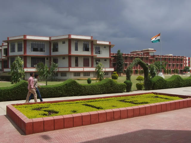 Shobhit University Meerut Academic Building photo 6