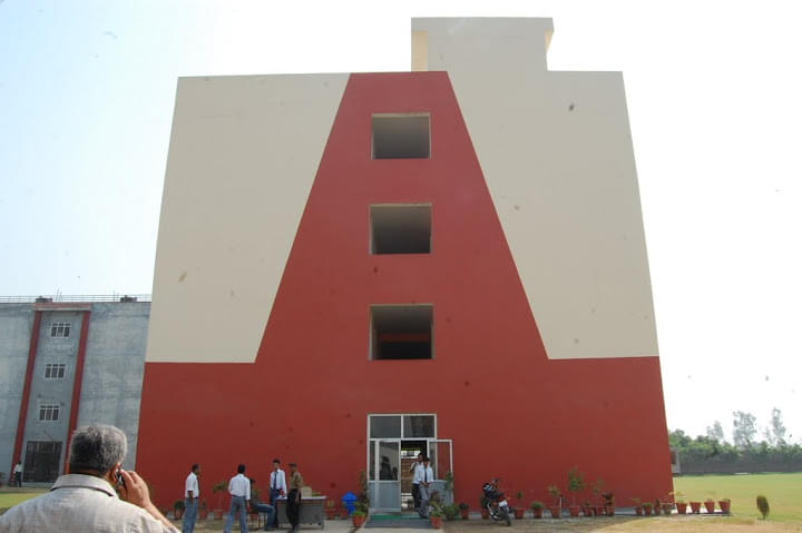 Shobhit University Meerut Academic Building photo 8