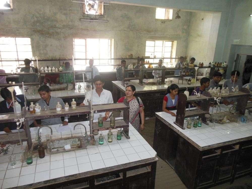 Lal Bahadur Shastri PG College Jaipur Laboratory photo 2