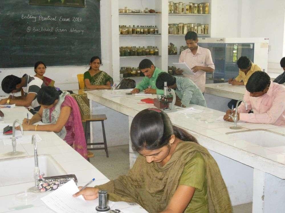 Lal Bahadur Shastri PG College Jaipur Laboratory photo 3