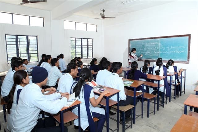 Paramedical College Durgapur Classroom photo 3
