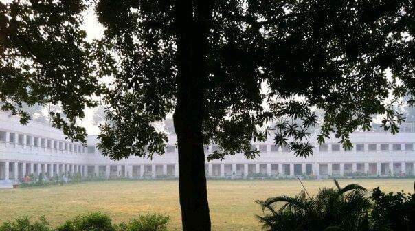 Deen Dayal Upadhyaya College Academic Building photo 3