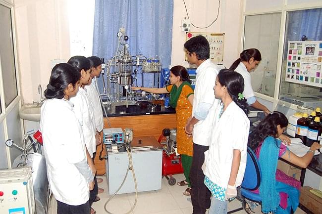 Deogiri College Aurangabad Laboratory and Library photo 13