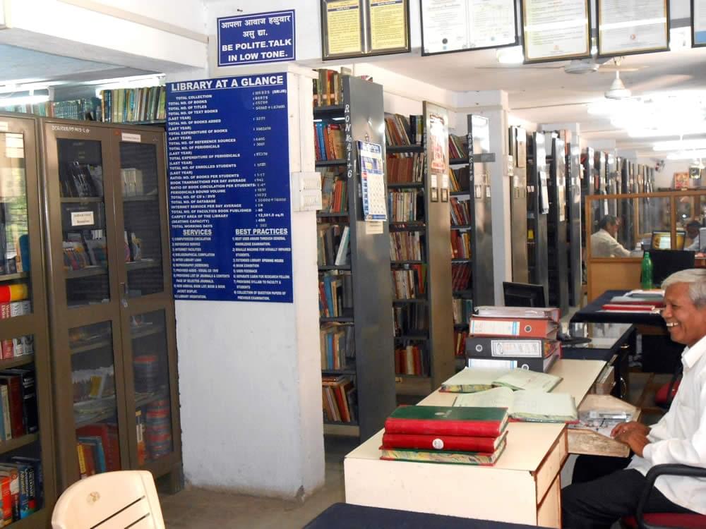 Deogiri College Aurangabad Laboratory and Library photo 3