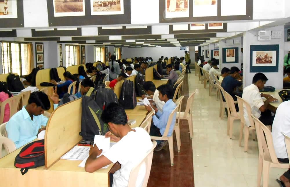 Deogiri College Aurangabad Laboratory and Library photo 6