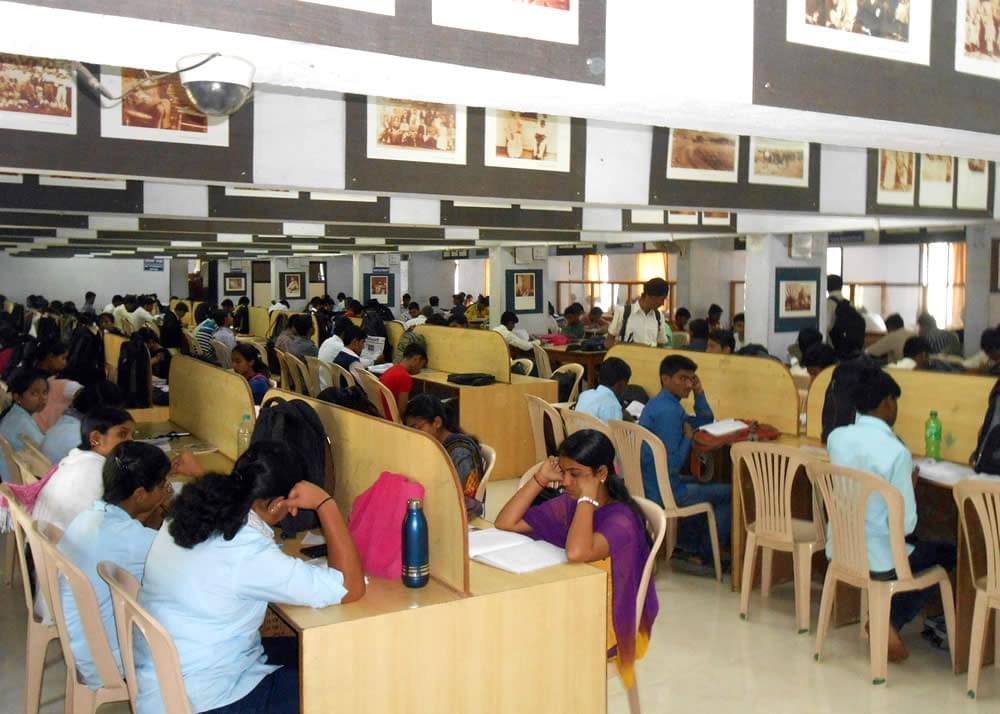 Deogiri College Aurangabad Laboratory and Library photo 7