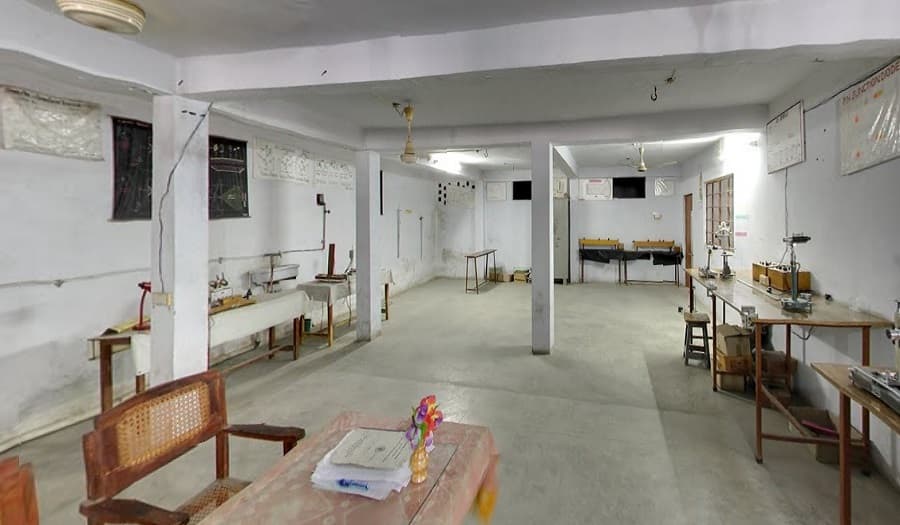 Dr. Rajendra Prasad Memorial Degree College Lucknow Laboratory and Library photo 7