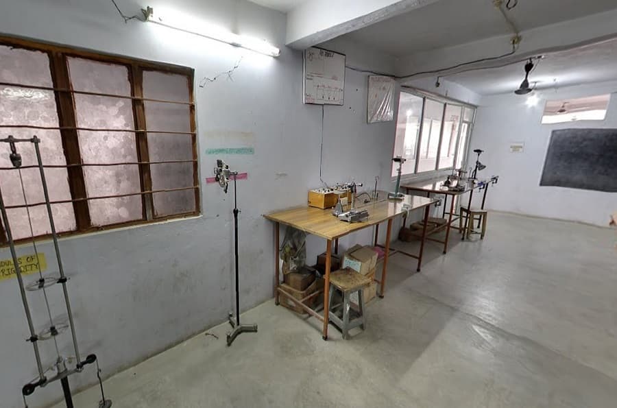 Dr. Rajendra Prasad Memorial Degree College Lucknow Laboratory and Library photo 8