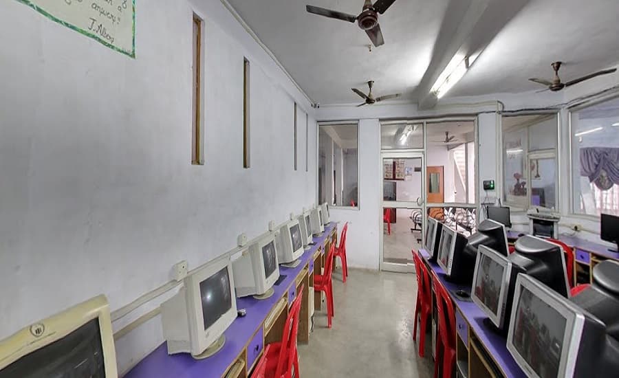Dr. Rajendra Prasad Memorial Degree College Lucknow Laboratory and Library photo 9