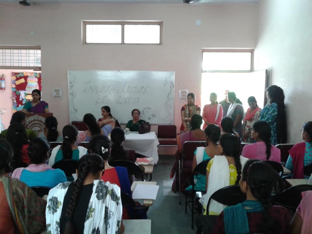 Sadanlal Savaldas Khanna Girls Degree College Allahabad Facility & Event photo 1