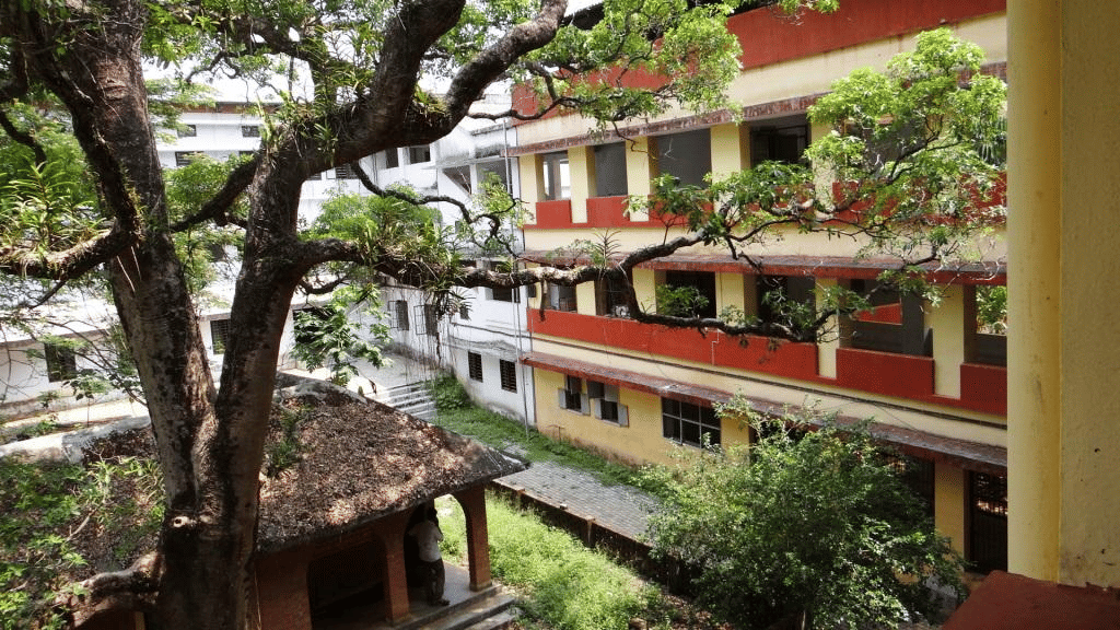 Government College Kottayam Academic Building photo 2