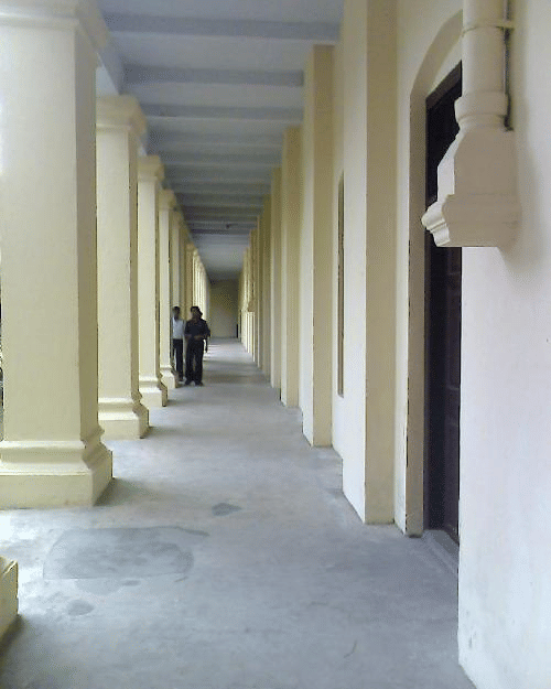 Maharaja's College Ernakulam College Building photo 4