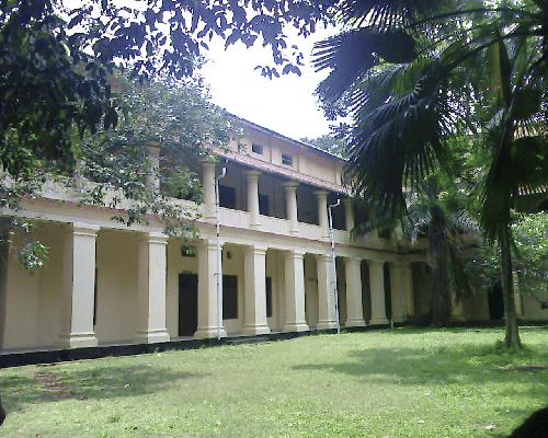 Maharaja's College Ernakulam College Building photo 5