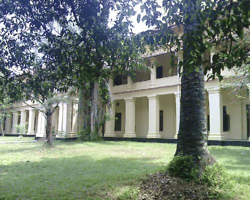 Maharaja's College Ernakulam College Building photo 8