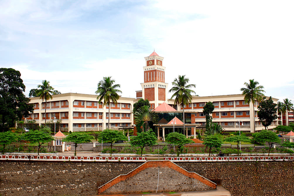 Pushpagiri Institute of Medical Sciences and Research Centre Thiruvalla Campus Building photo 1