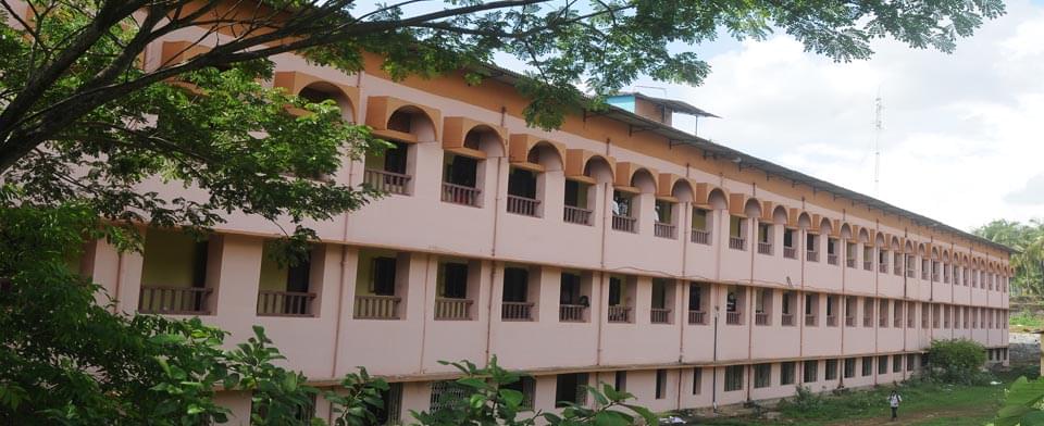 Pookoya Thangal Memorial Government College Perinthalmanna Academic Building photo 1