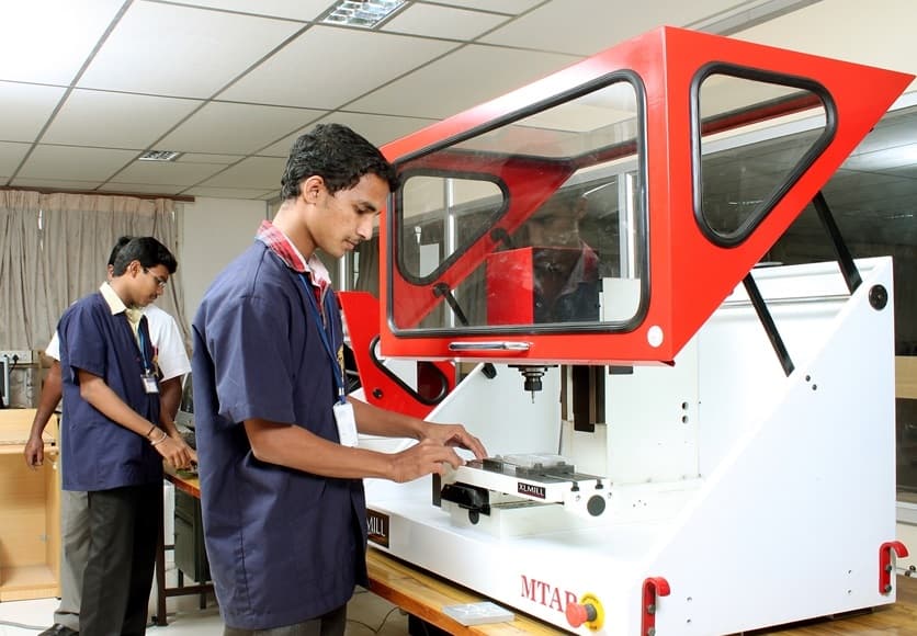 Sengunthar Engineering College Namakkal Lab and Library photo 4