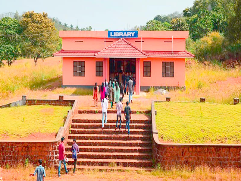 Mahatma Gandhi College Iritty Academic Building photo 7