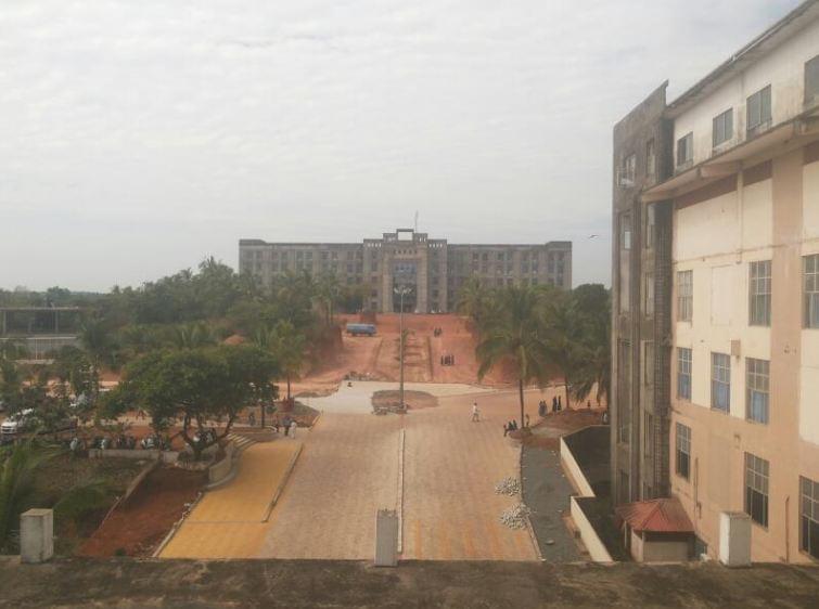 Malabar Institute of Technology Anjarakandy Academic Building photo 1