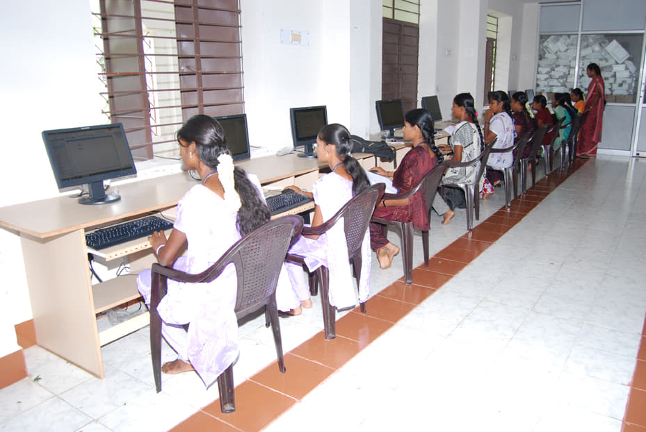 Government Arts and Science College Women Barugur Labs photo 2