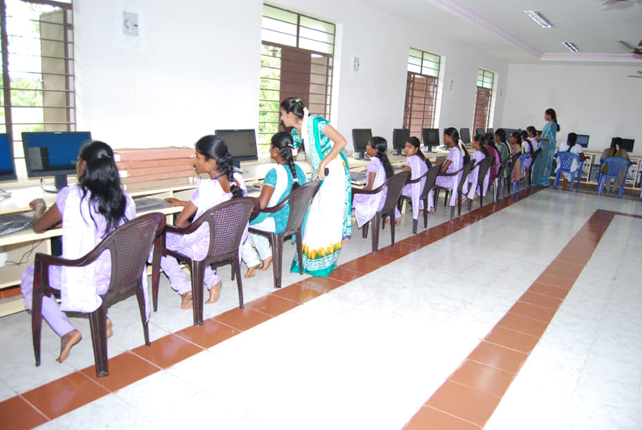 Government Arts and Science College Women Barugur Labs photo 4