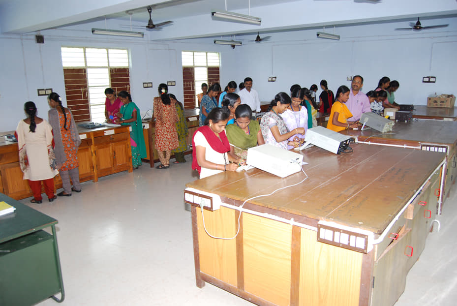 Government Arts and Science College Women Barugur Labs photo 7