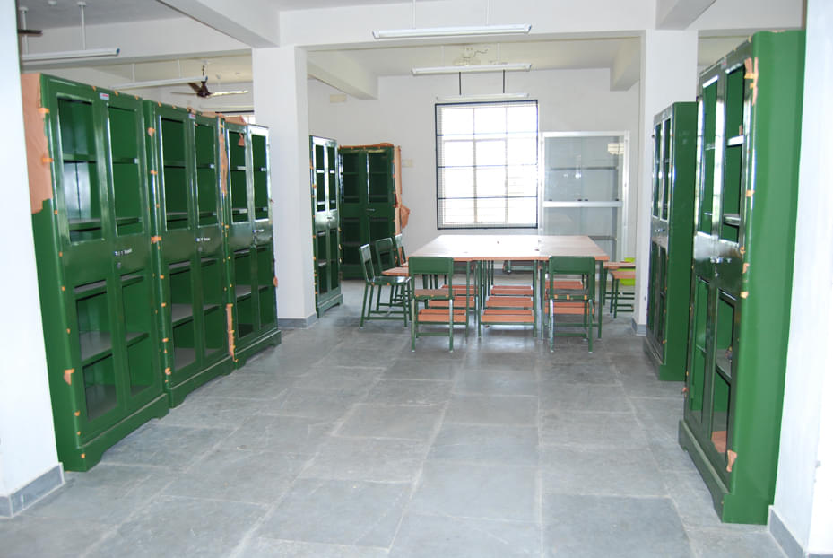 Government Arts and Science College Women Barugur Library photo 2