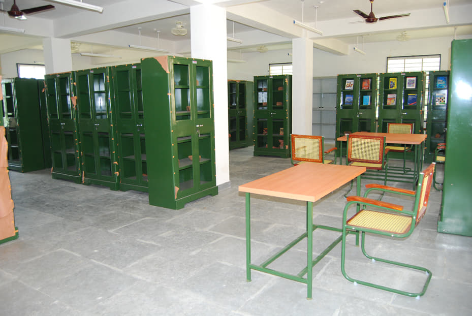 Government Arts and Science College Women Barugur Library photo 3