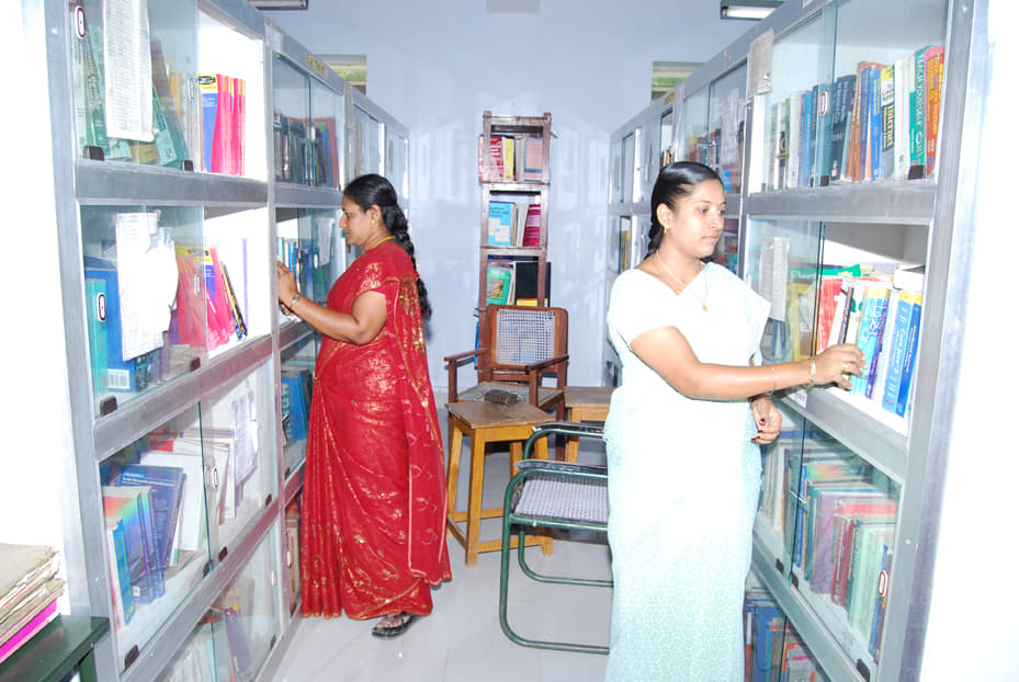 Government Arts and Science College Women Barugur Library photo 4