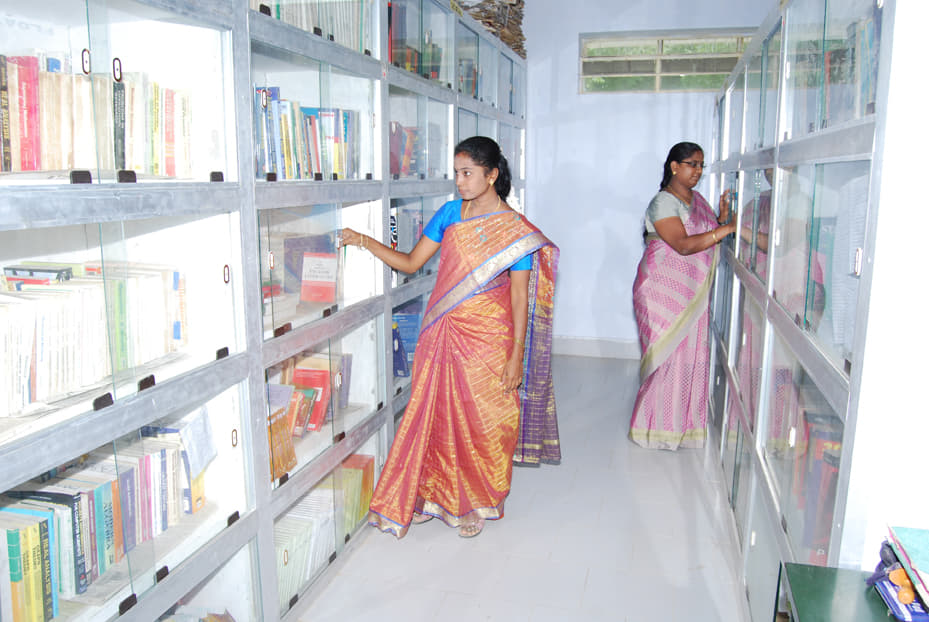 Government Arts and Science College Women Barugur Library photo 6