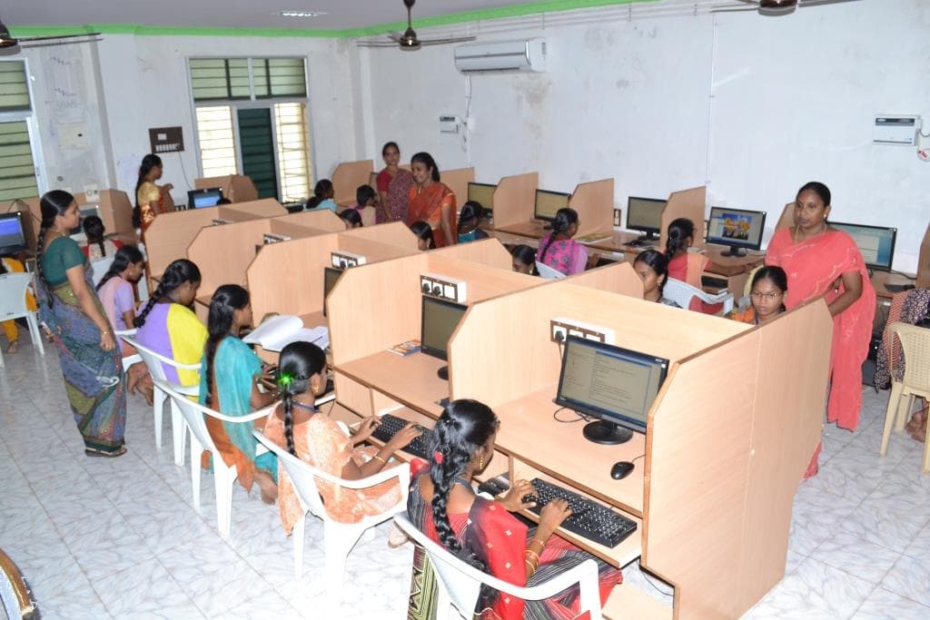Government Arts College for Women Ramanathapuram Laboratories photo 3