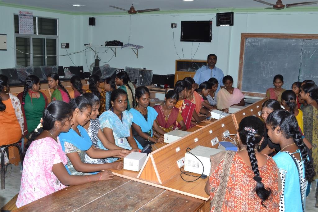 Government Arts College for Women Ramanathapuram Laboratories photo 5