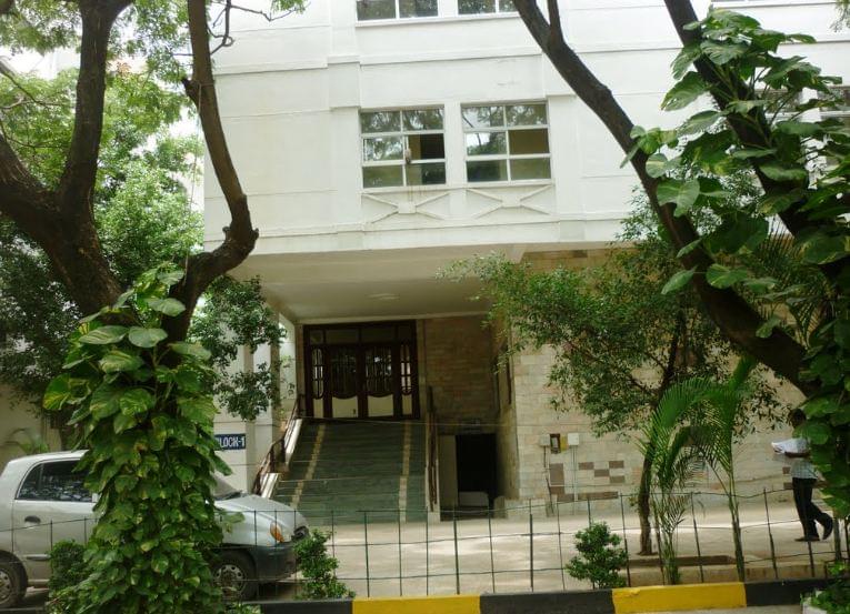 SRM Dental College Ramapuram Chennai Academic Building photo 3