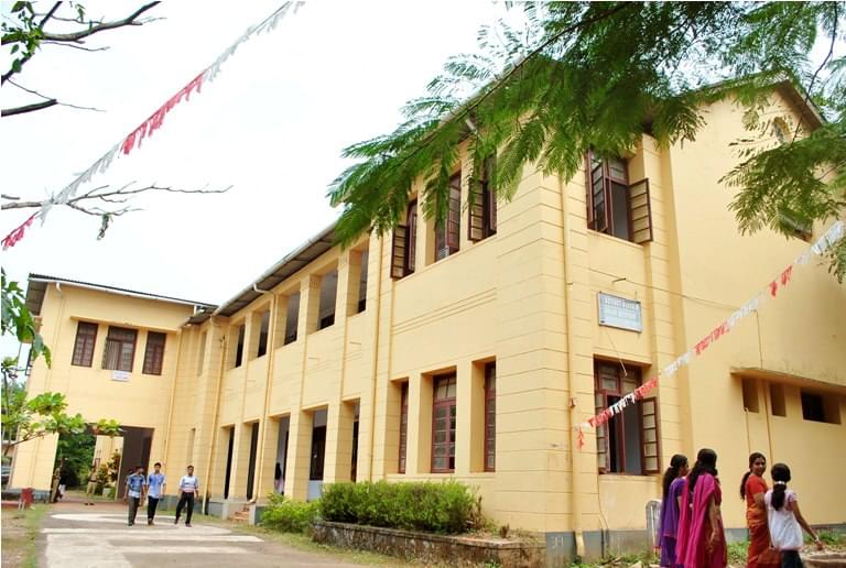 Government Brennen College Dharmadam Thalasery Academic Building photo 7