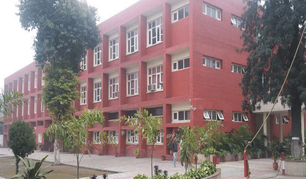 Guru Nanak Dev University College Jalandhar Academic Building photo 3