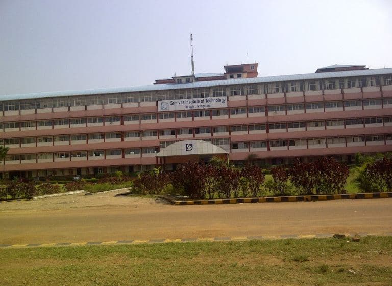 Srinivas Institute Of Technology Academic Building photo 2