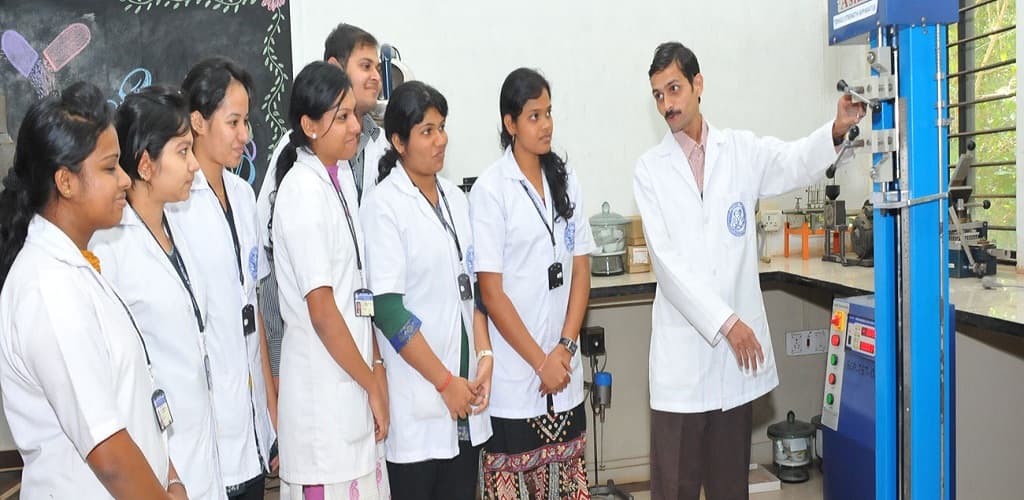 Srinivas College of Pharmacy Valachil Mangalore Lab facility photo 1