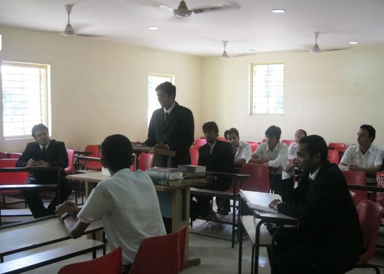 Anand Law College Infrastructure photo 2