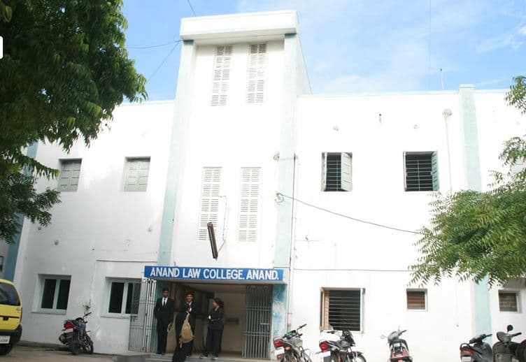 Anand Law College Infrastructure photo 7