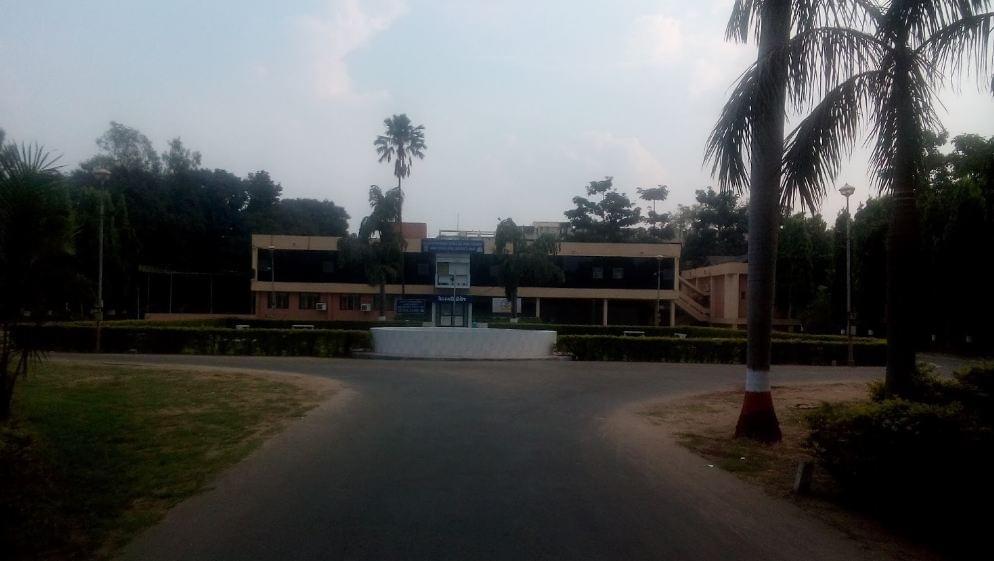 College of Veterinary Science & Animal Husbandry Anand Academic Building photo 1